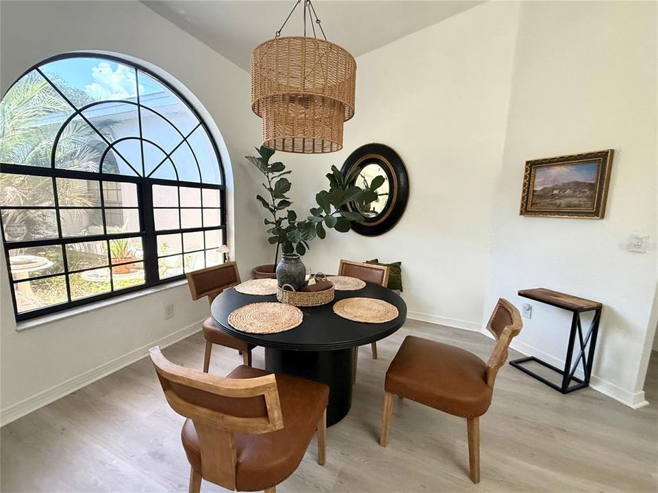 En Venta: $340,000 (3 camas, 2 baños, 2122 Pies cuadrados)
