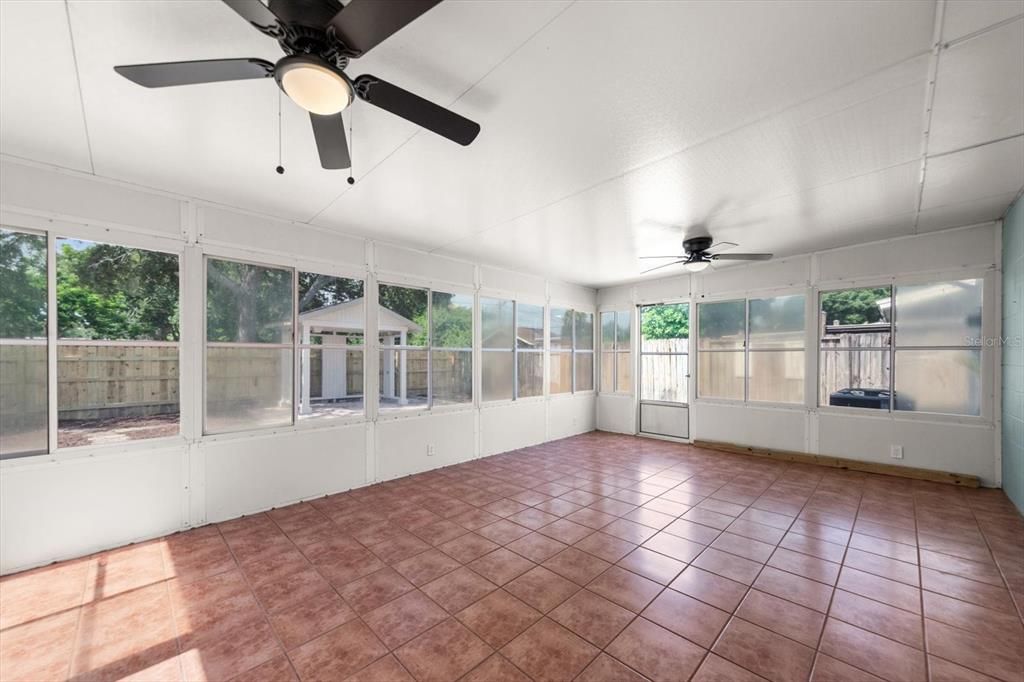 En Venta: $334,900 (2 camas, 2 baños, 936 Pies cuadrados)