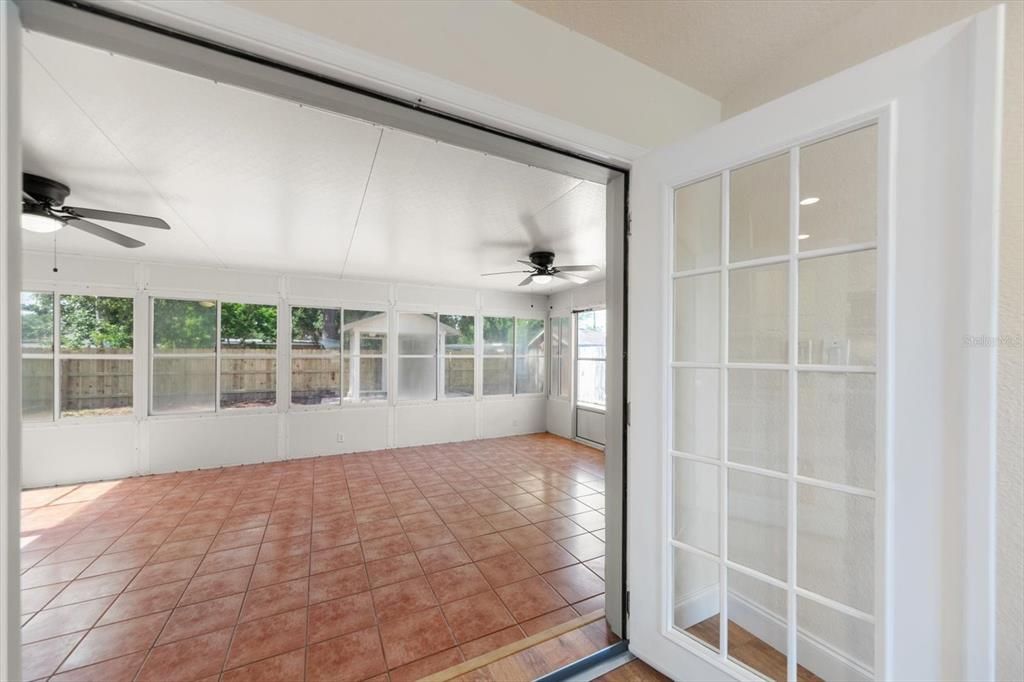 En Venta: $334,900 (2 camas, 2 baños, 936 Pies cuadrados)