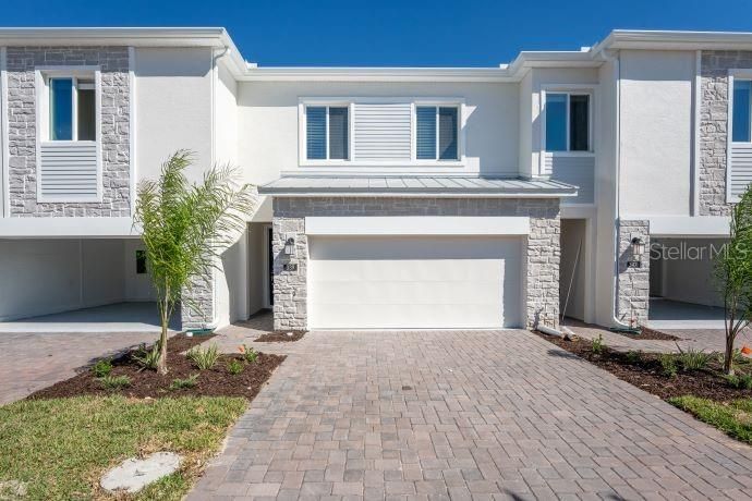 For Rent: $2,350 (3 beds, 2 baths, 1864 Square Feet)