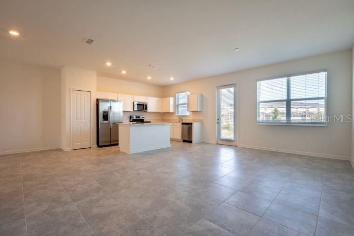 For Rent: $2,350 (3 beds, 2 baths, 1864 Square Feet)