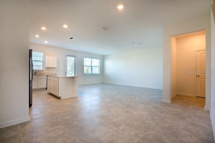 For Rent: $2,350 (3 beds, 2 baths, 1864 Square Feet)