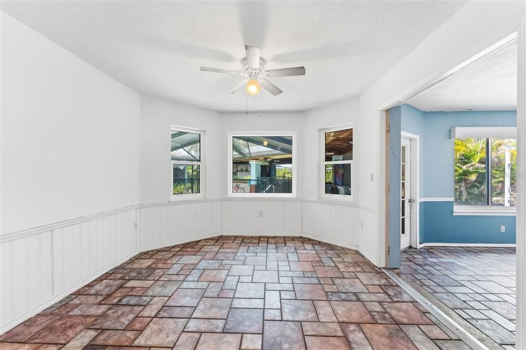 En Venta: $599,000 (3 camas, 2 baños, 2028 Pies cuadrados)