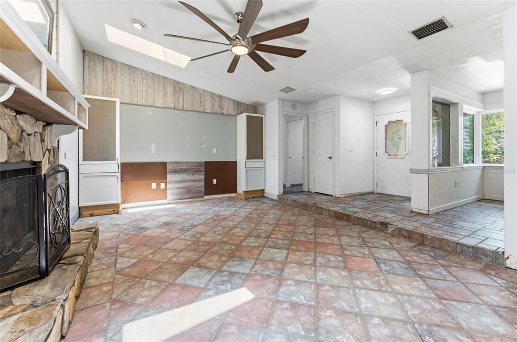 En Venta: $599,000 (3 camas, 2 baños, 2028 Pies cuadrados)