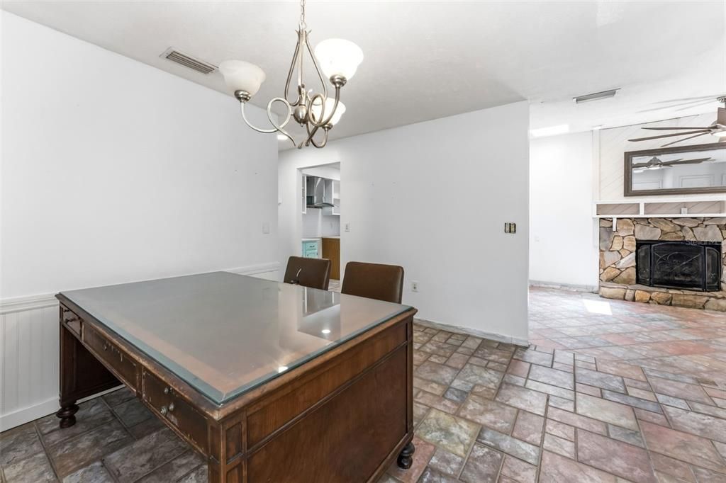 En Venta: $599,000 (3 camas, 2 baños, 2028 Pies cuadrados)