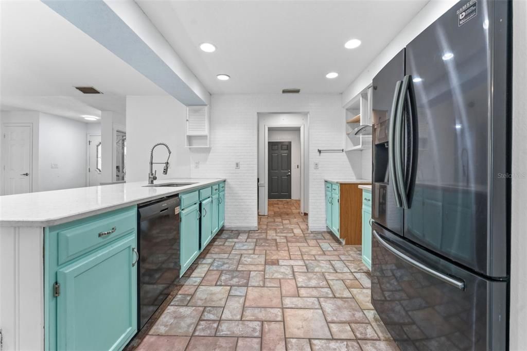 En Venta: $599,000 (3 camas, 2 baños, 2028 Pies cuadrados)