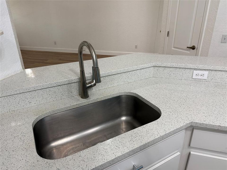 En Venta: $310,000 (3 camas, 2 baños, 1288 Pies cuadrados)