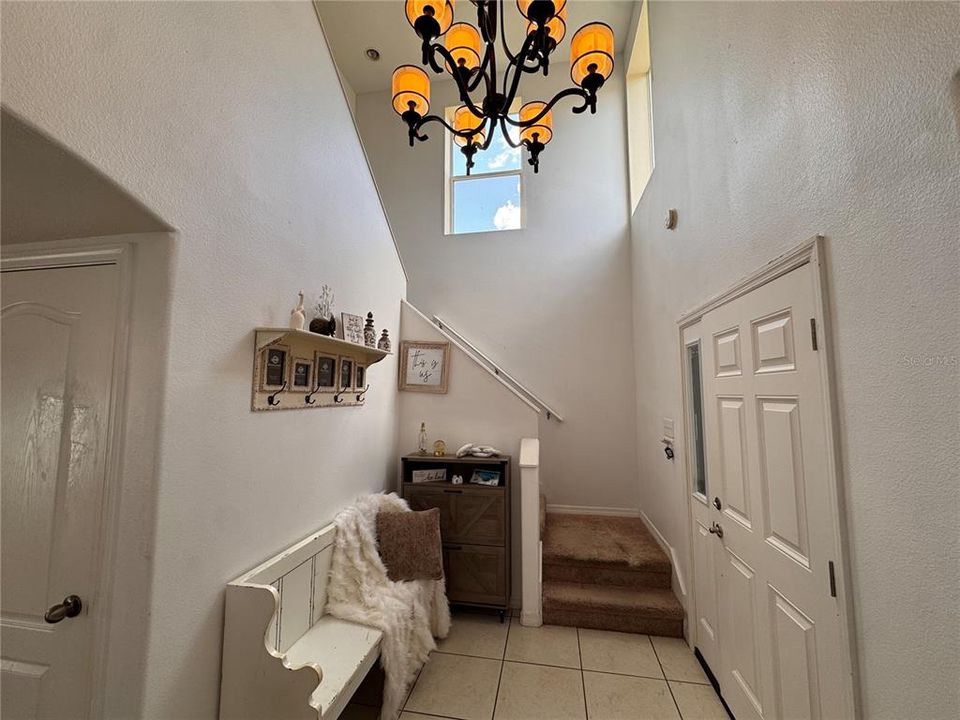 For Rent: $2,350 (3 beds, 2 baths, 1936 Square Feet)