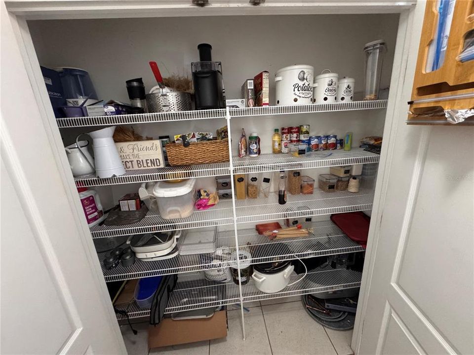 For Rent: $2,350 (3 beds, 2 baths, 1936 Square Feet)