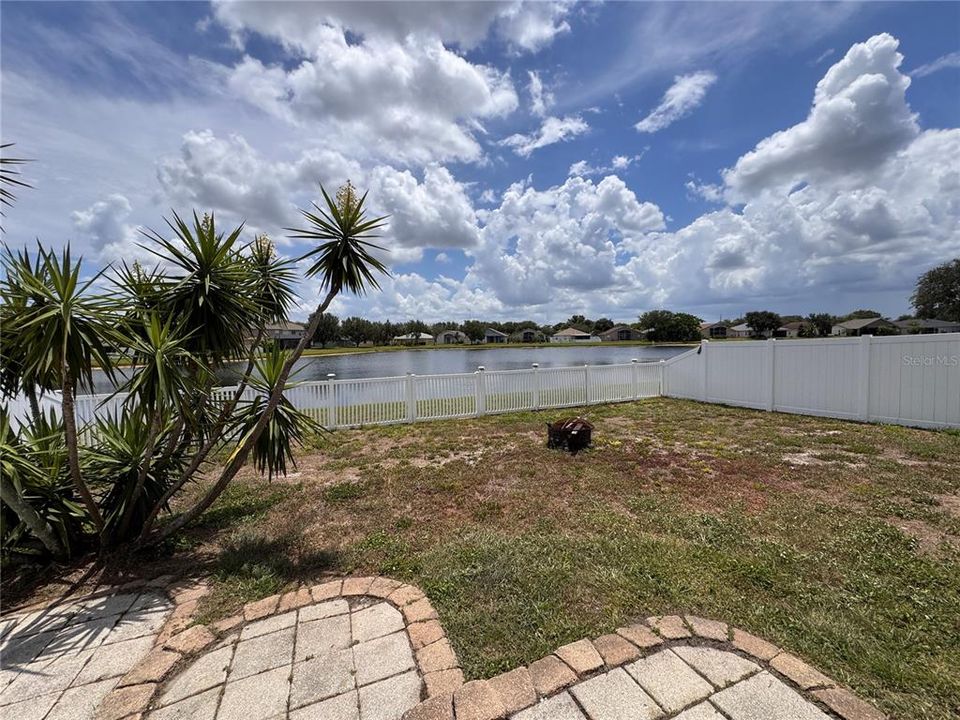 For Rent: $2,350 (3 beds, 2 baths, 1936 Square Feet)