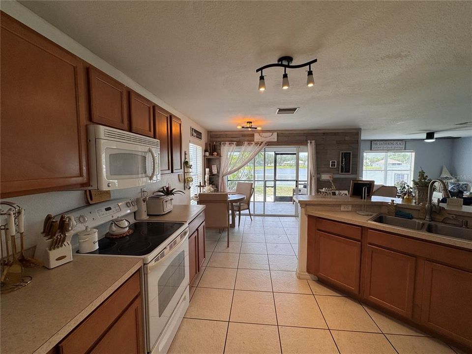 For Rent: $2,350 (3 beds, 2 baths, 1936 Square Feet)