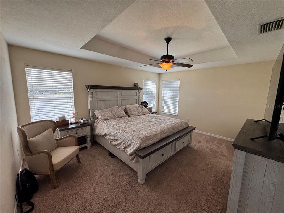 For Rent: $2,350 (3 beds, 2 baths, 1936 Square Feet)