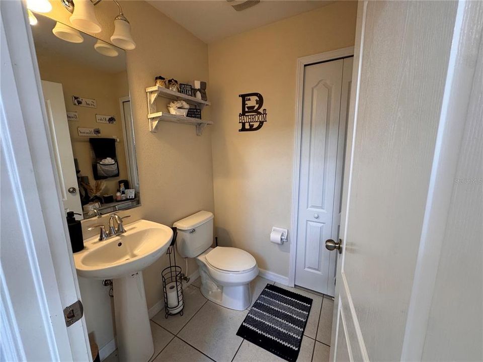 For Rent: $2,350 (3 beds, 2 baths, 1936 Square Feet)