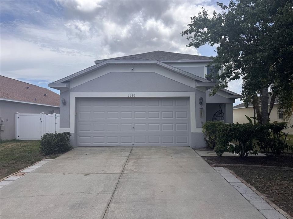 For Rent: $2,350 (3 beds, 2 baths, 1936 Square Feet)
