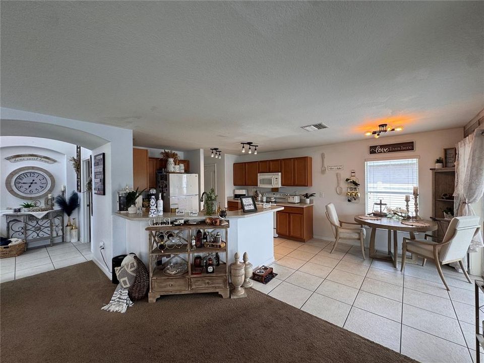 For Rent: $2,350 (3 beds, 2 baths, 1936 Square Feet)