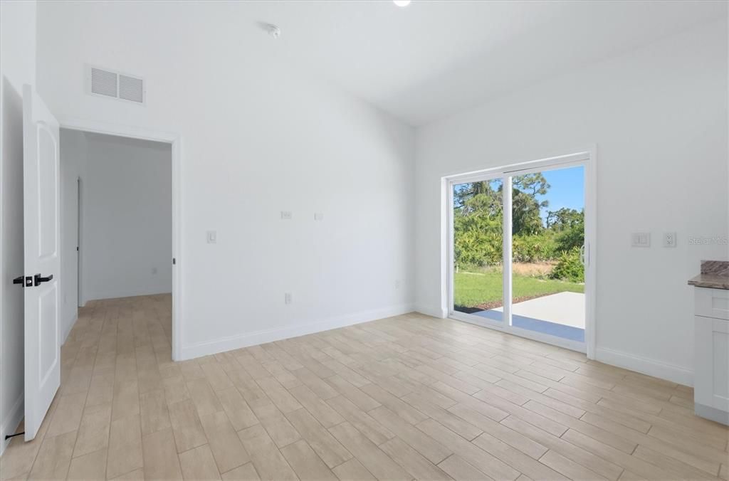 For Rent: $2,050 (3 beds, 2 baths, 1740 Square Feet)
