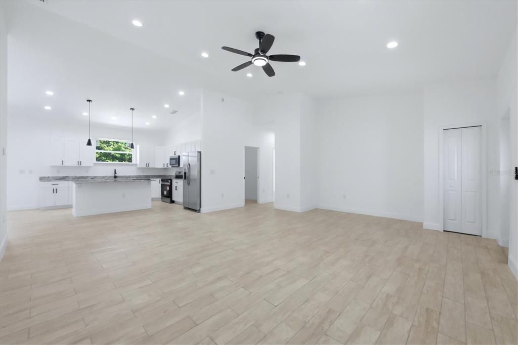 For Rent: $2,050 (3 beds, 2 baths, 1740 Square Feet)