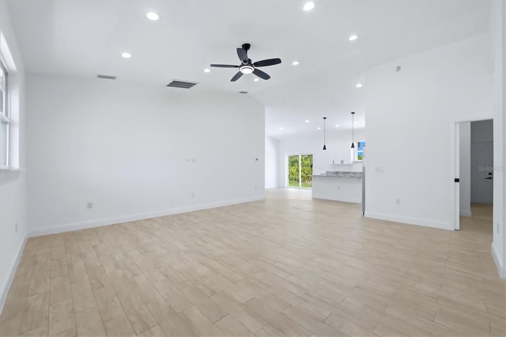 For Rent: $2,050 (3 beds, 2 baths, 1740 Square Feet)