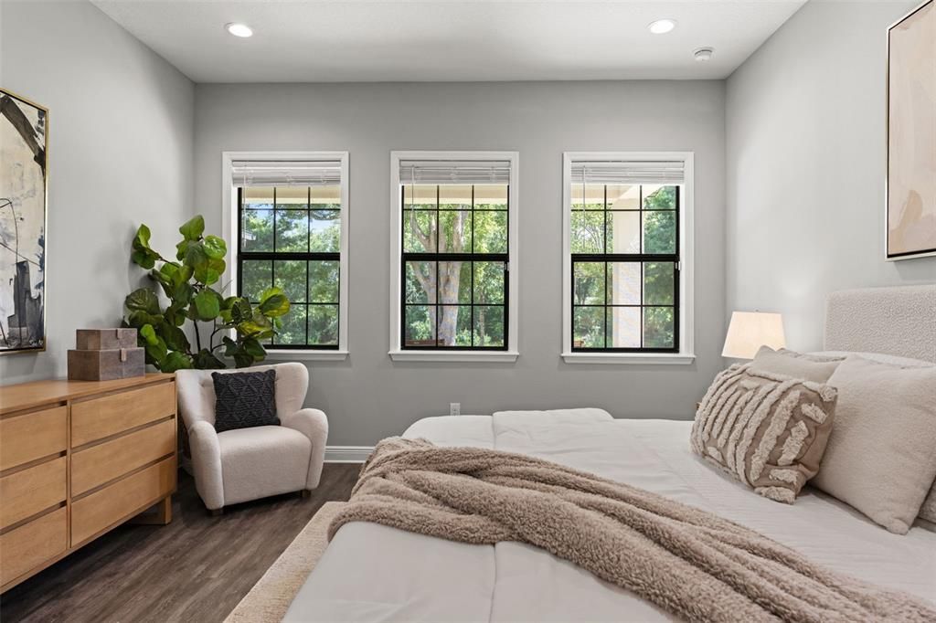 For Sale: $1,299,000 (6 beds, 4 baths, 4374 Square Feet)