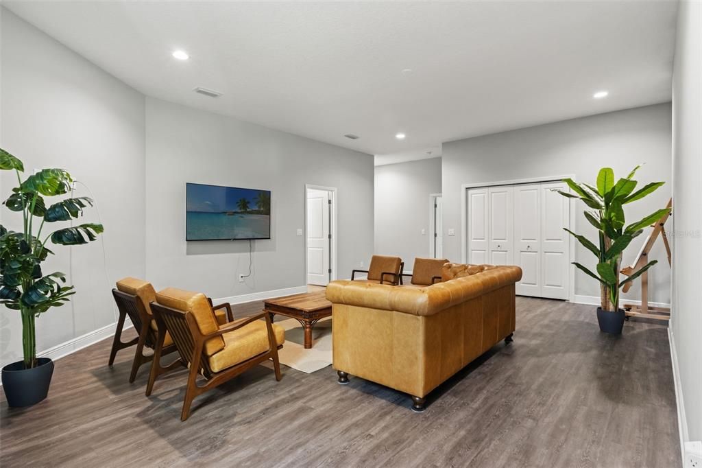For Sale: $1,299,000 (6 beds, 4 baths, 4374 Square Feet)