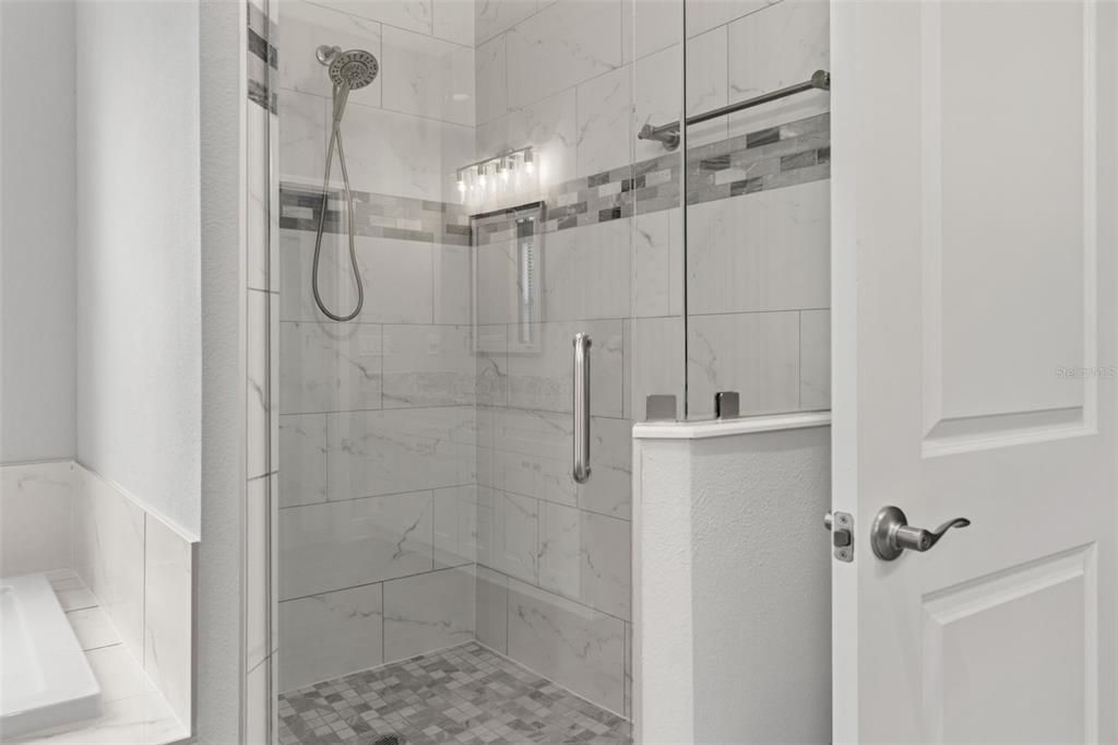 For Sale: $1,299,000 (6 beds, 4 baths, 4374 Square Feet)