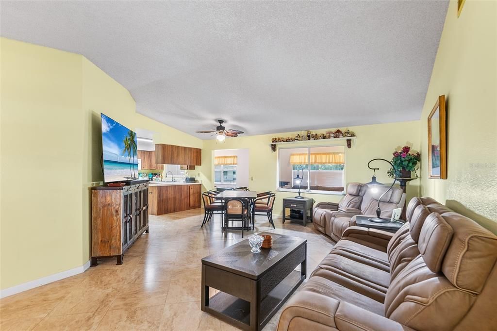 For Sale: $210,000 (2 beds, 2 baths, 1543 Square Feet)