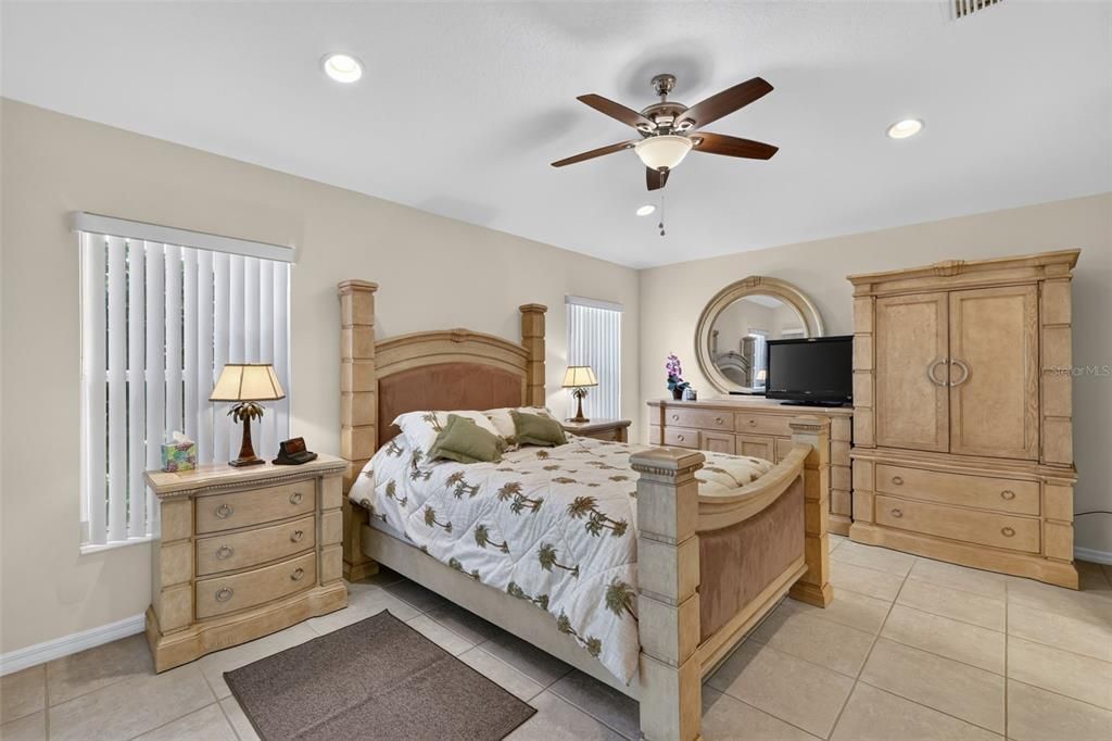 For Sale: $394,500 (3 beds, 3 baths, 2131 Square Feet)