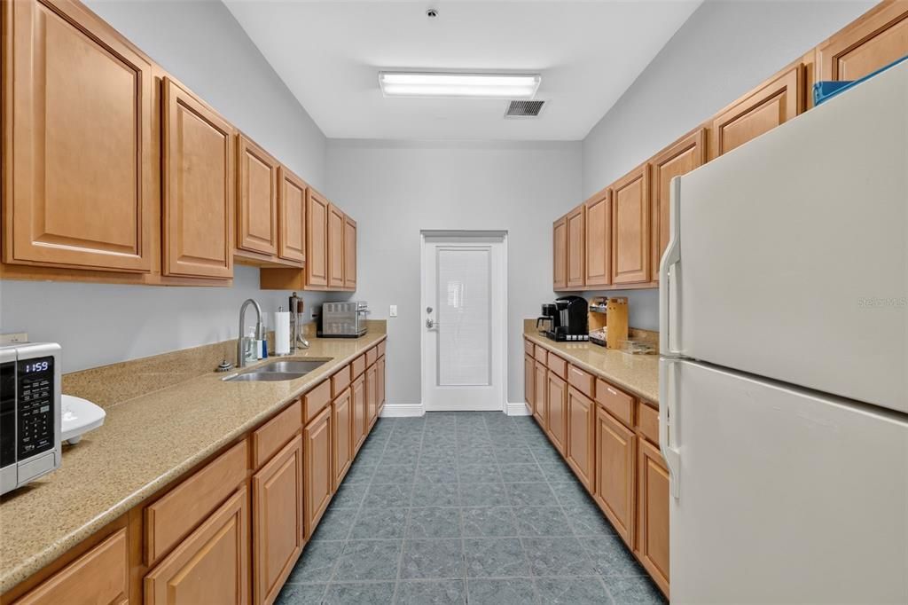 For Sale: $394,500 (3 beds, 3 baths, 2131 Square Feet)