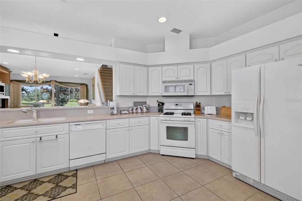 For Sale: $394,500 (3 beds, 3 baths, 2131 Square Feet)