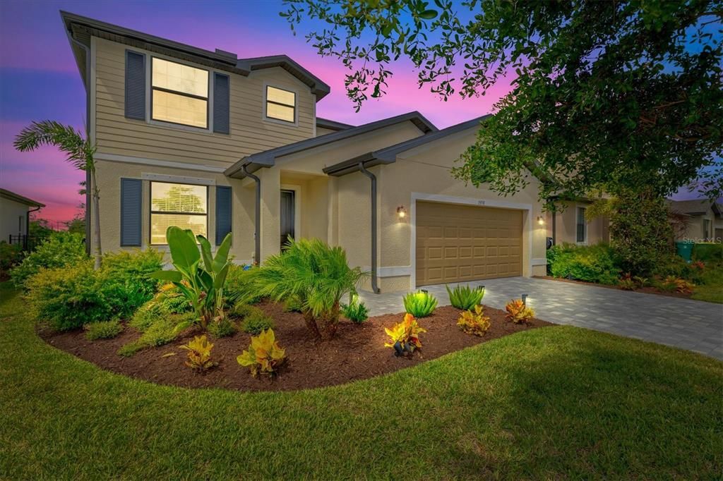 For Sale: $350,000 (4 beds, 3 baths, 2567 Square Feet)