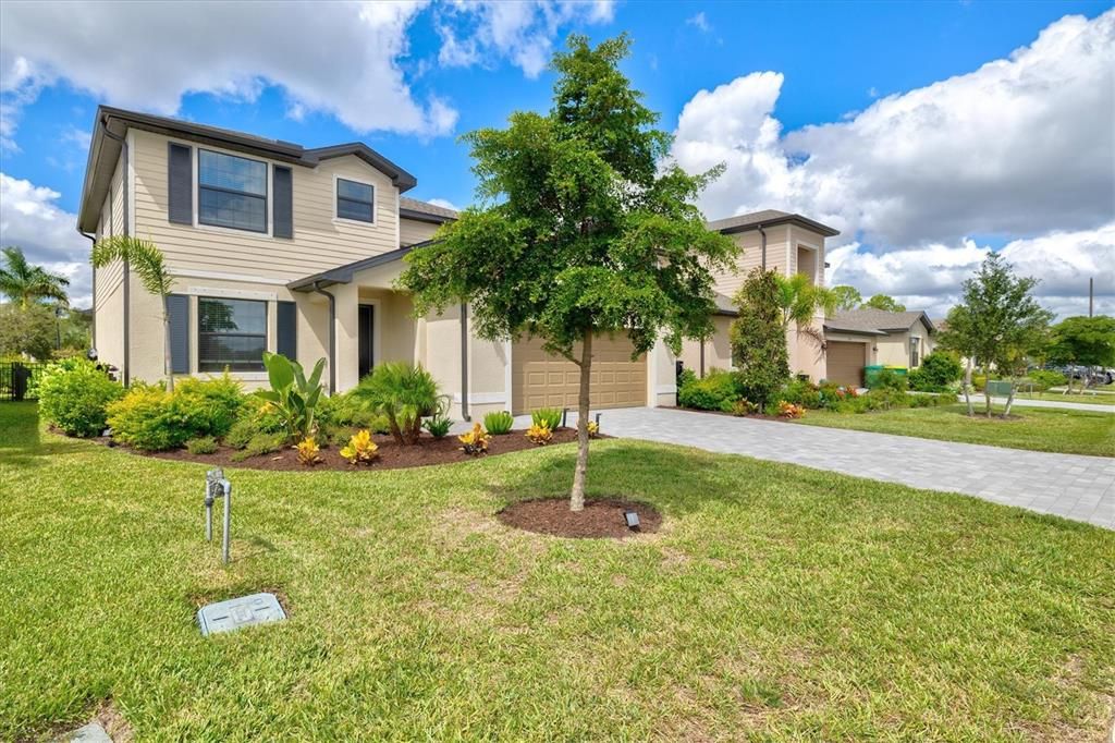 For Sale: $350,000 (4 beds, 3 baths, 2567 Square Feet)