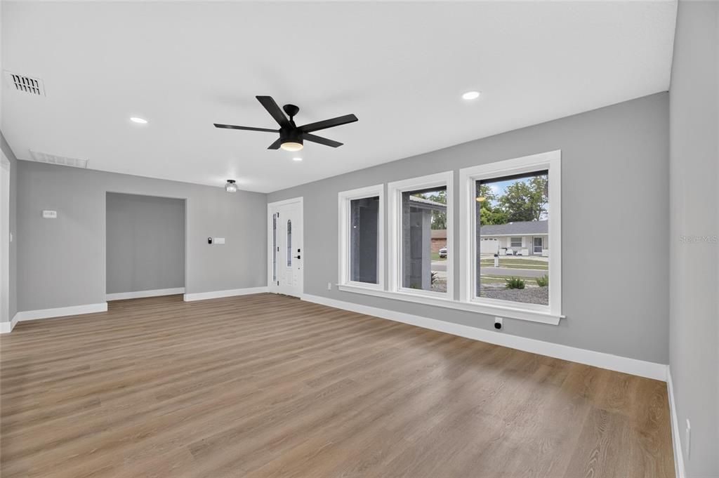 For Sale: $430,000 (4 beds, 3 baths, 1635 Square Feet)