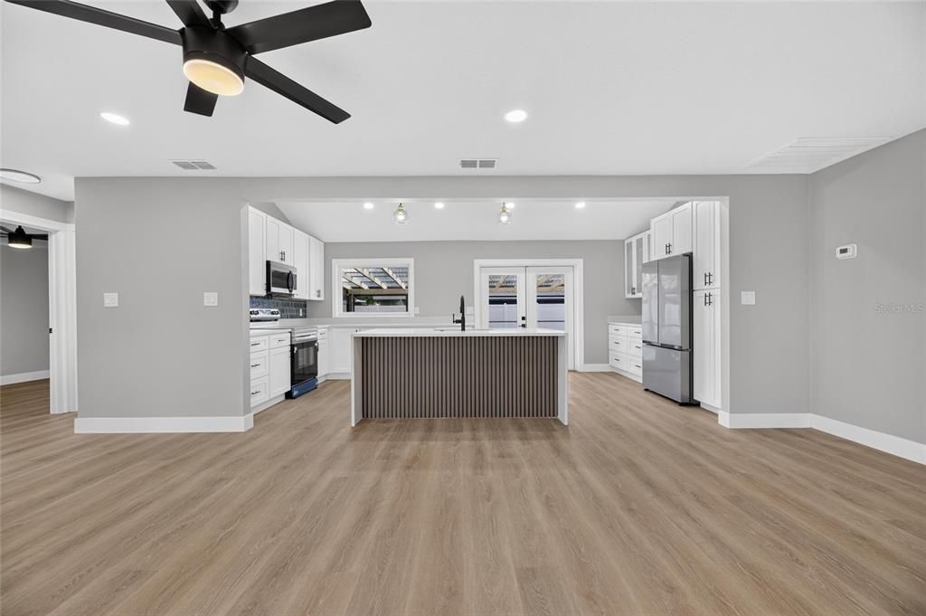 For Sale: $430,000 (4 beds, 3 baths, 1635 Square Feet)