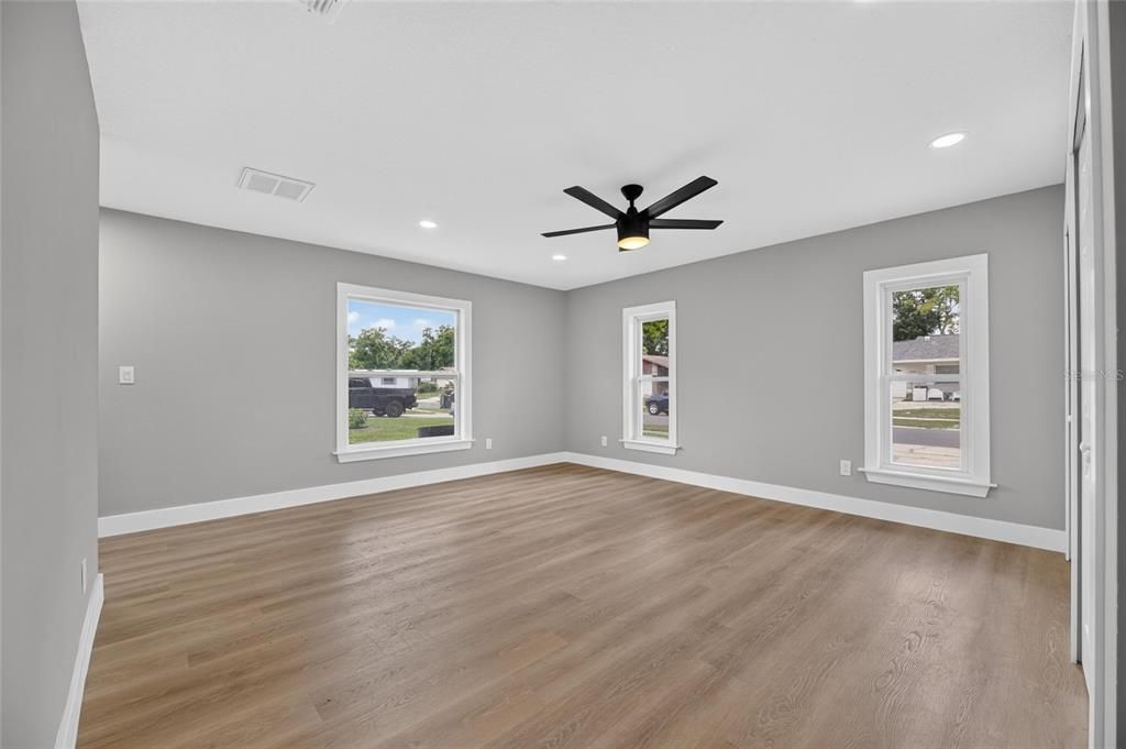 For Sale: $430,000 (4 beds, 3 baths, 1635 Square Feet)