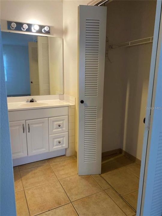 В аренду: $1,450 (2 спален, 2 ванн, 991 Квадратных фут)