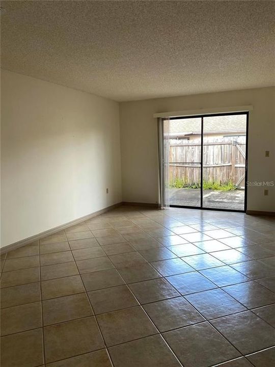 В аренду: $1,450 (2 спален, 2 ванн, 991 Квадратных фут)
