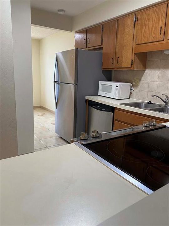 В аренду: $1,450 (2 спален, 2 ванн, 991 Квадратных фут)