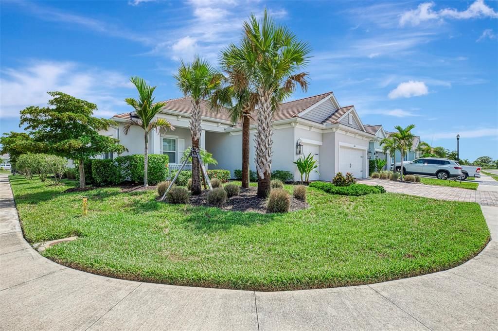For Sale: $645,000 (3 beds, 2 baths, 2348 Square Feet)