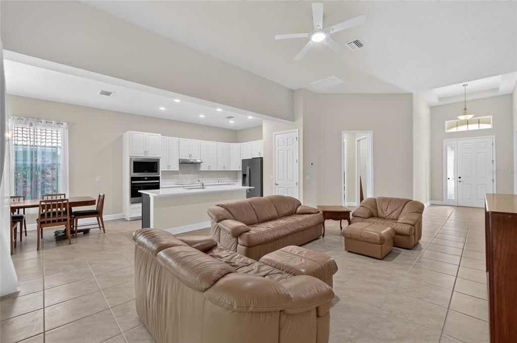 For Sale: $396,000 (2 beds, 2 baths, 1823 Square Feet)
