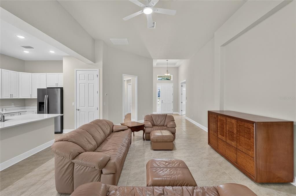 For Sale: $396,000 (2 beds, 2 baths, 1823 Square Feet)