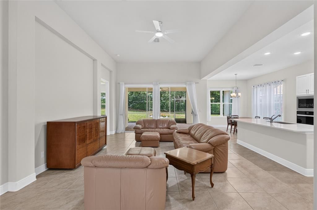 For Sale: $396,000 (2 beds, 2 baths, 1823 Square Feet)