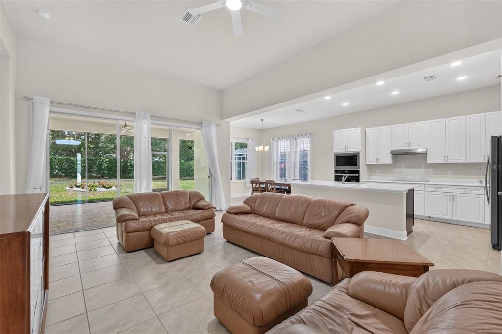 For Sale: $396,000 (2 beds, 2 baths, 1823 Square Feet)