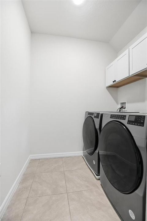 For Rent: $2,800 (4 beds, 2 baths, 2526 Square Feet)