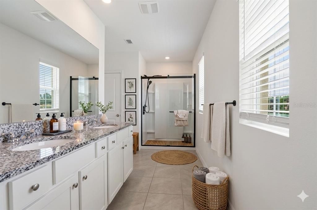 For Rent: $2,800 (4 beds, 2 baths, 2526 Square Feet)