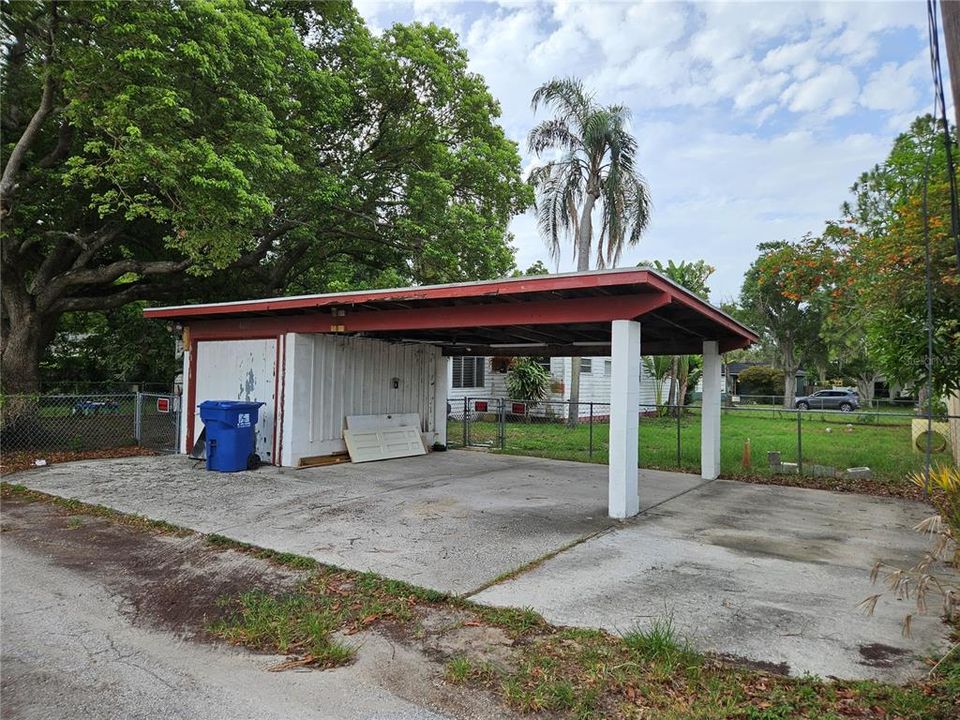 For Sale: $550,000 (5 beds, 3 baths, 1432 Square Feet)