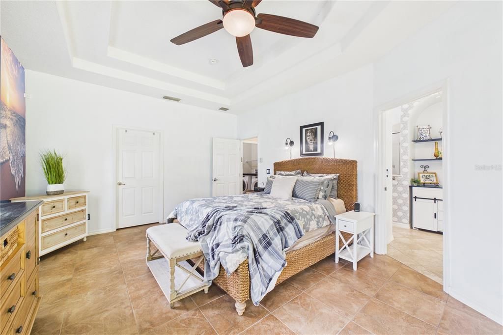 En Venta: $392,500 (3 camas, 2 baños, 1870 Pies cuadrados)