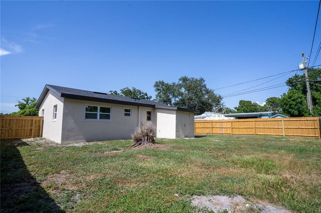 For Sale: $289,000 (2 beds, 1 baths, 776 Square Feet)