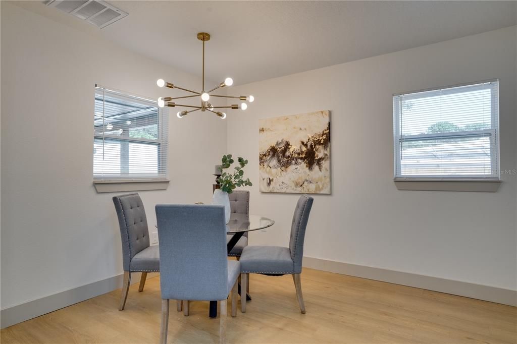 For Sale: $289,000 (2 beds, 1 baths, 776 Square Feet)