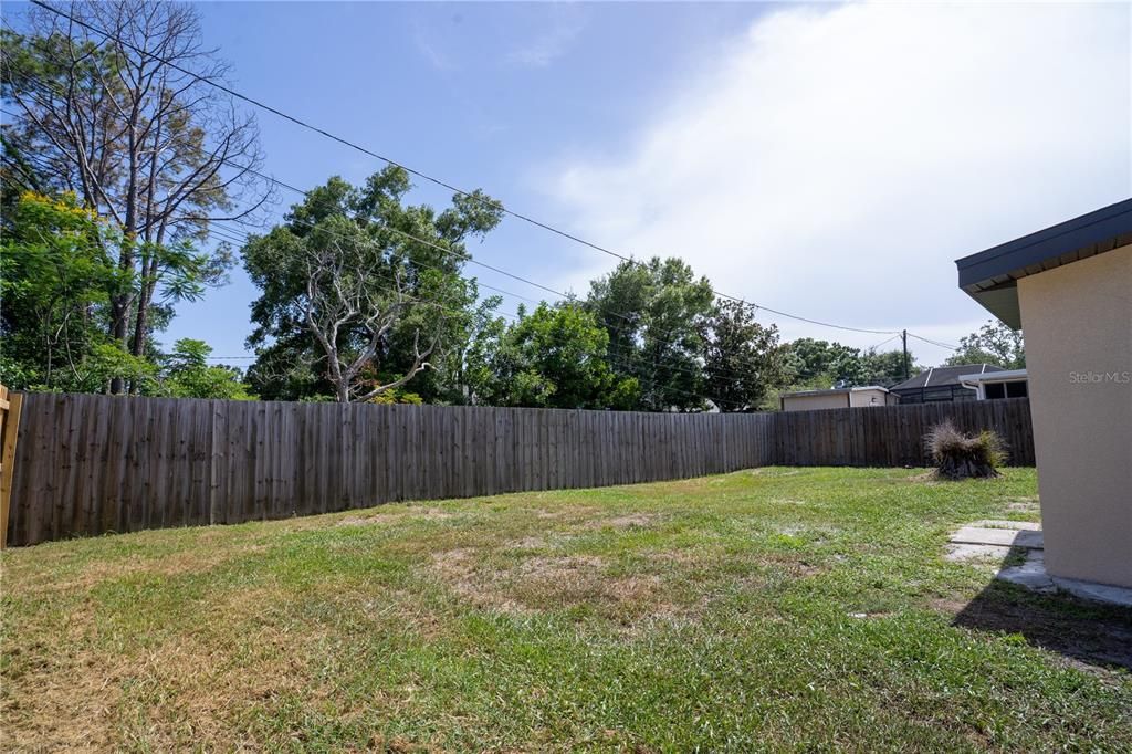 For Sale: $289,000 (2 beds, 1 baths, 776 Square Feet)