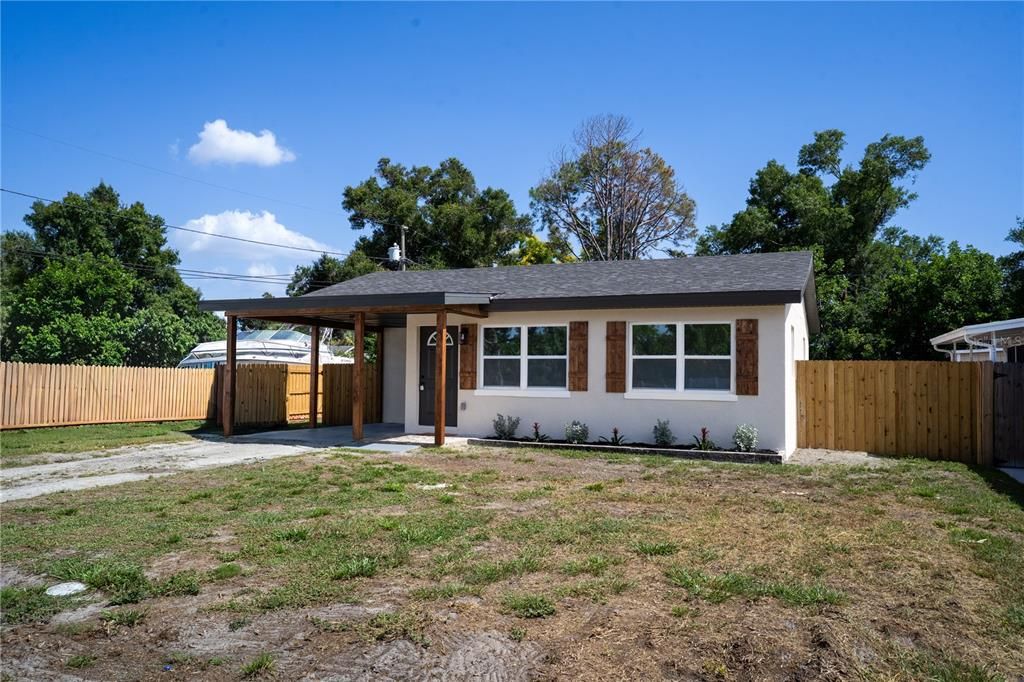 For Sale: $289,000 (2 beds, 1 baths, 776 Square Feet)